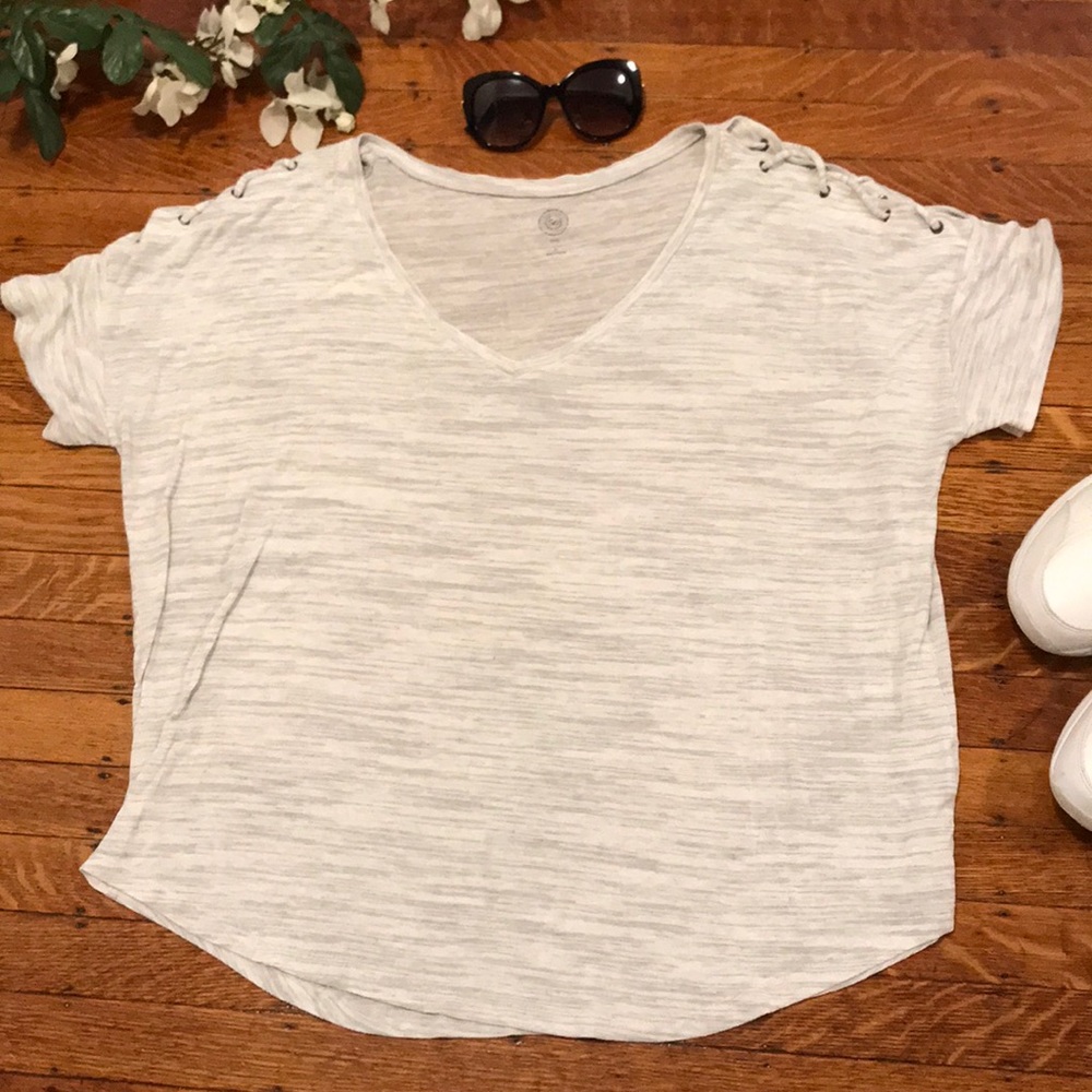Relaxed light grey tee shirt